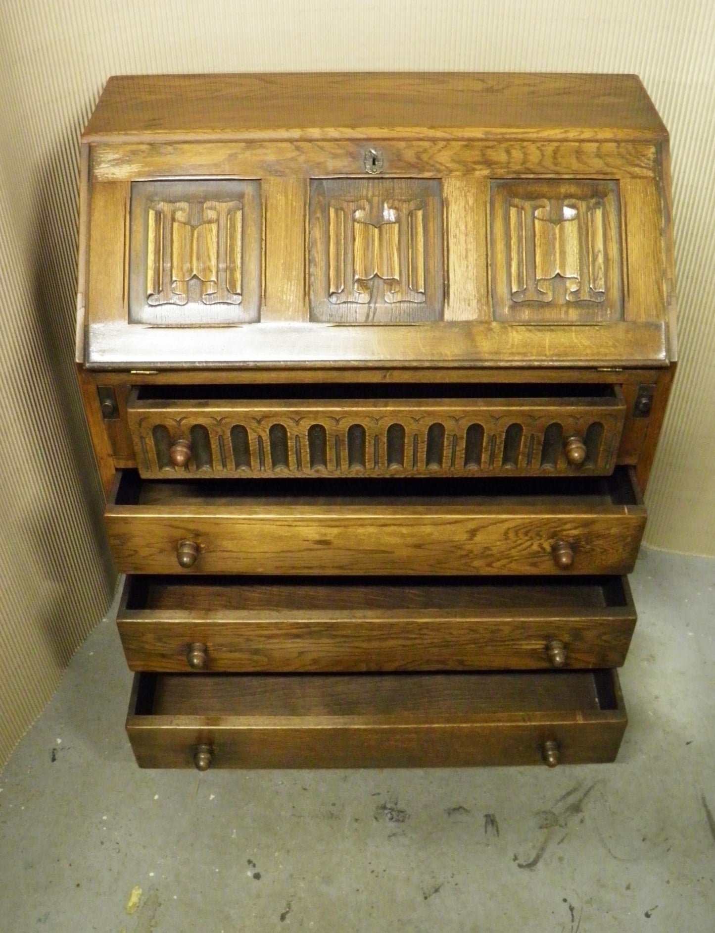 Carved Oak Bureau Jaycee / Old Charm Style