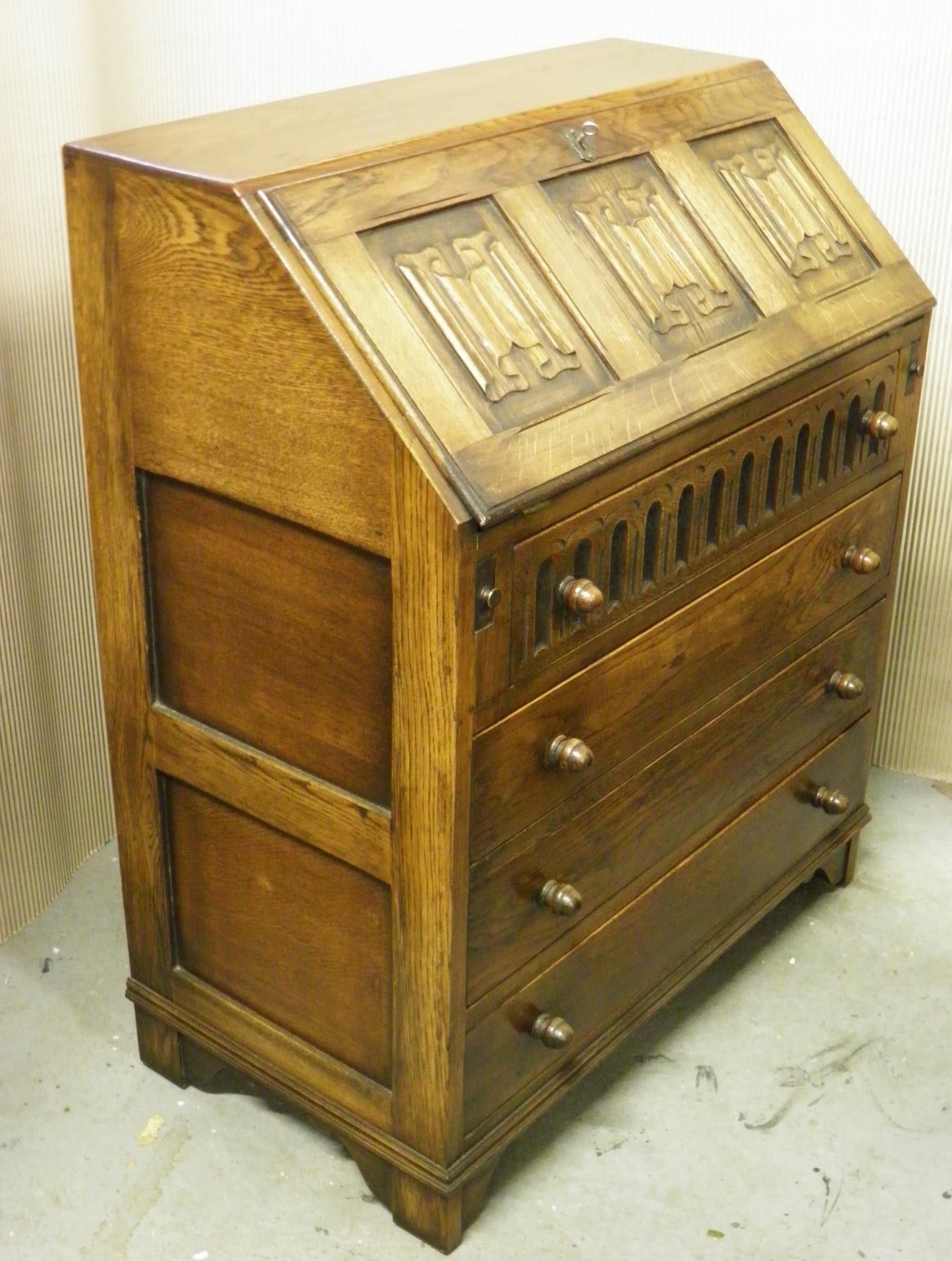 Carved Oak Bureau Jaycee / Old Charm Style