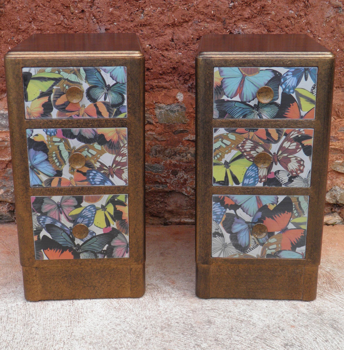 A Pair Of Art Deco Style Bedside Chests / Bedside Cabinets