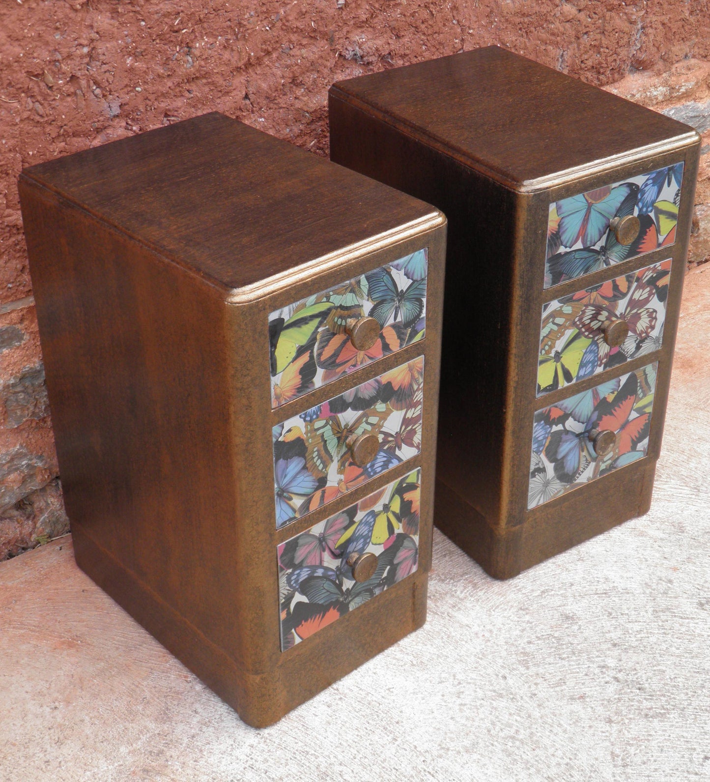 A Pair Of Art Deco Style Bedside Chests / Bedside Cabinets