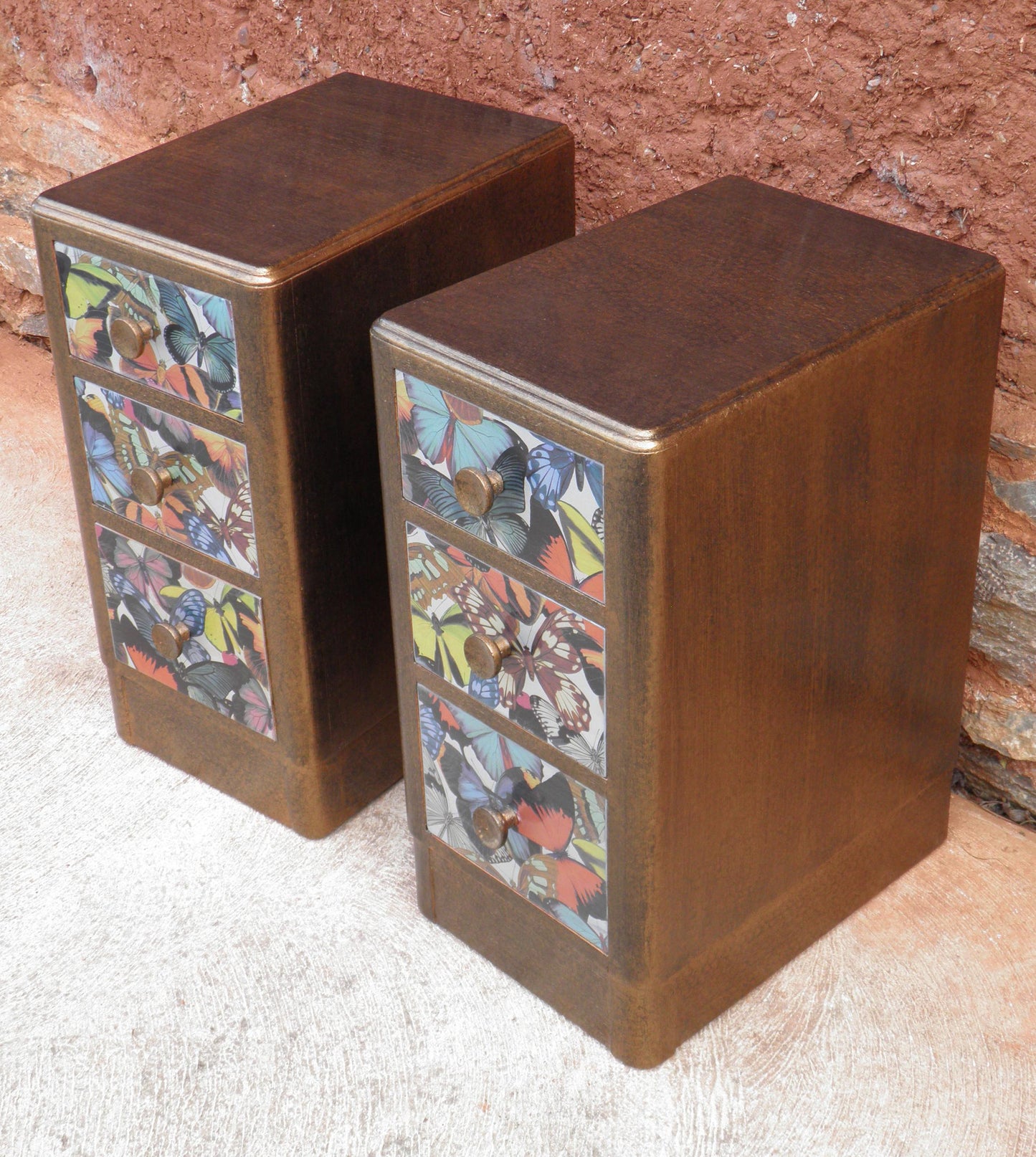 A Pair Of Art Deco Style Bedside Chests / Bedside Cabinets