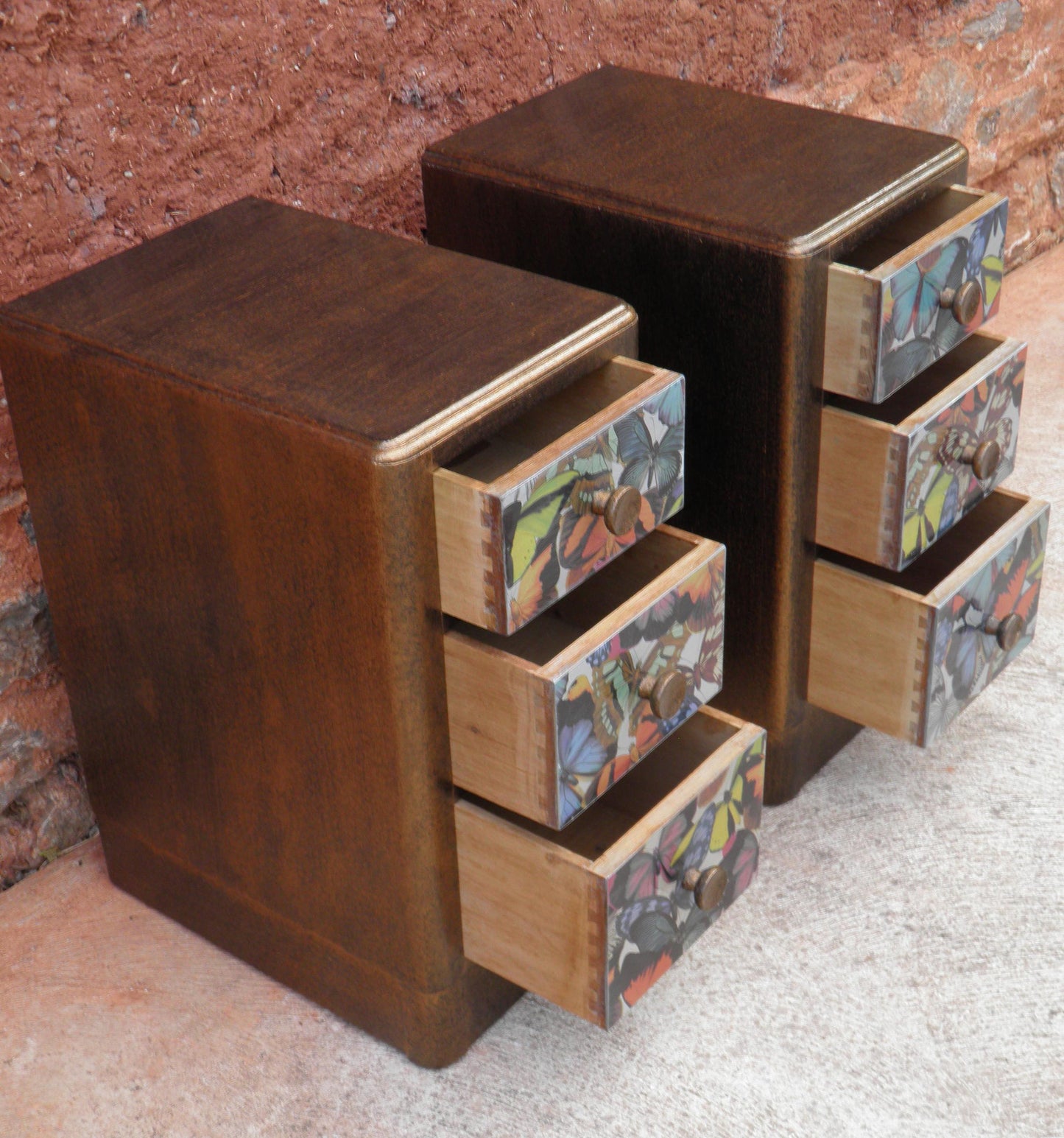 A Pair Of Art Deco Style Bedside Chests / Bedside Cabinets