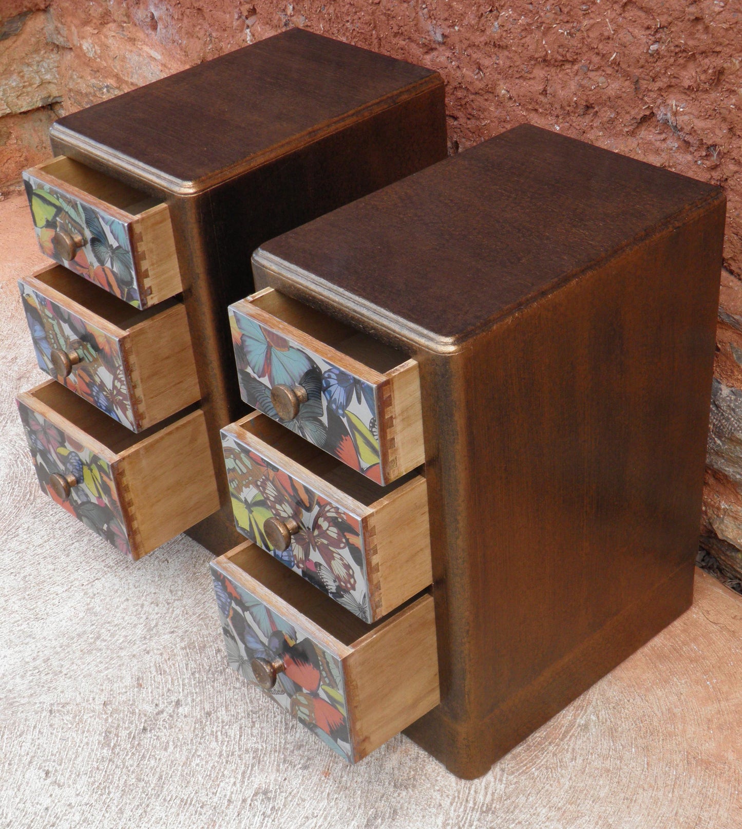A Pair Of Art Deco Style Bedside Chests / Bedside Cabinets