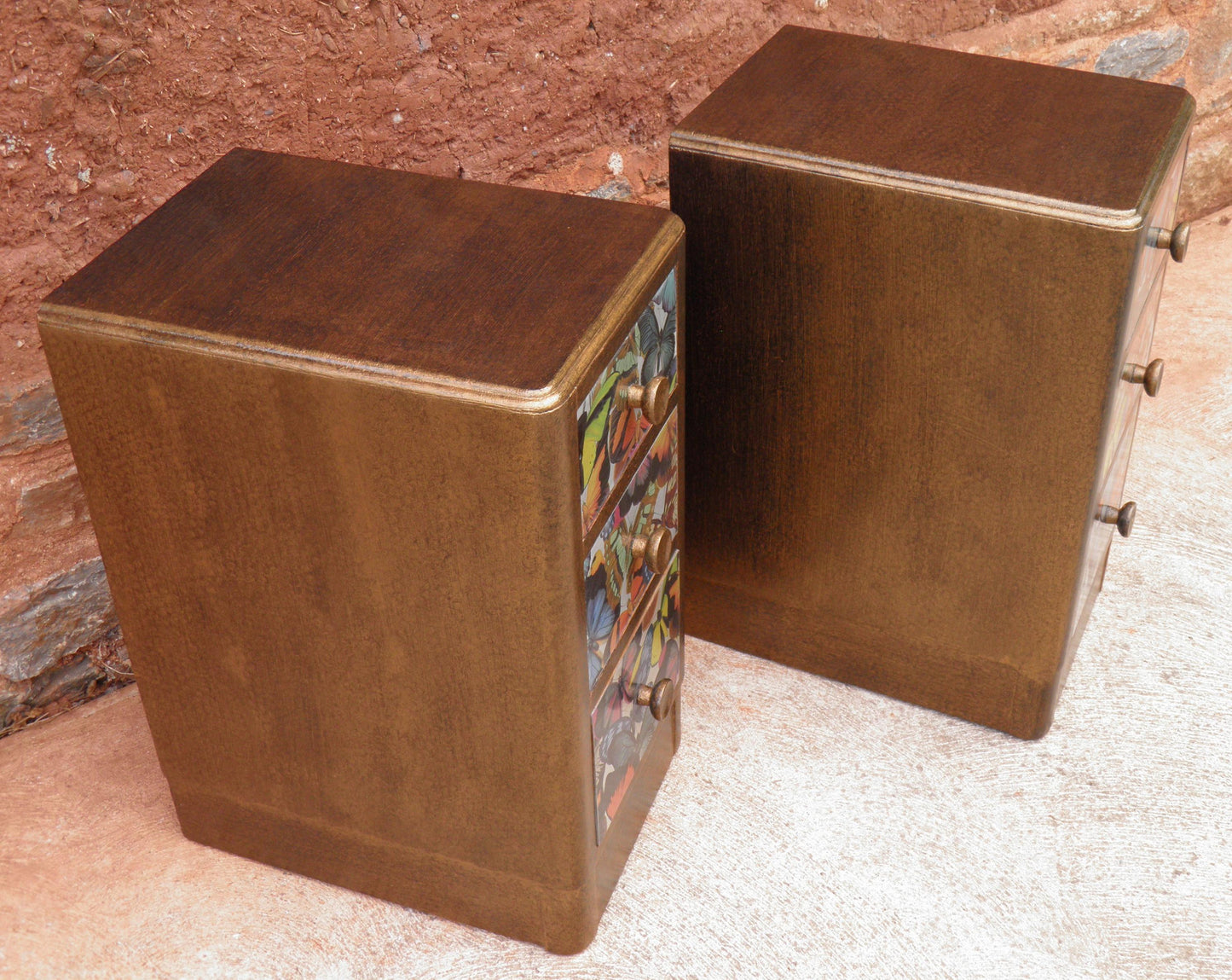 A Pair Of Art Deco Style Bedside Chests / Bedside Cabinets