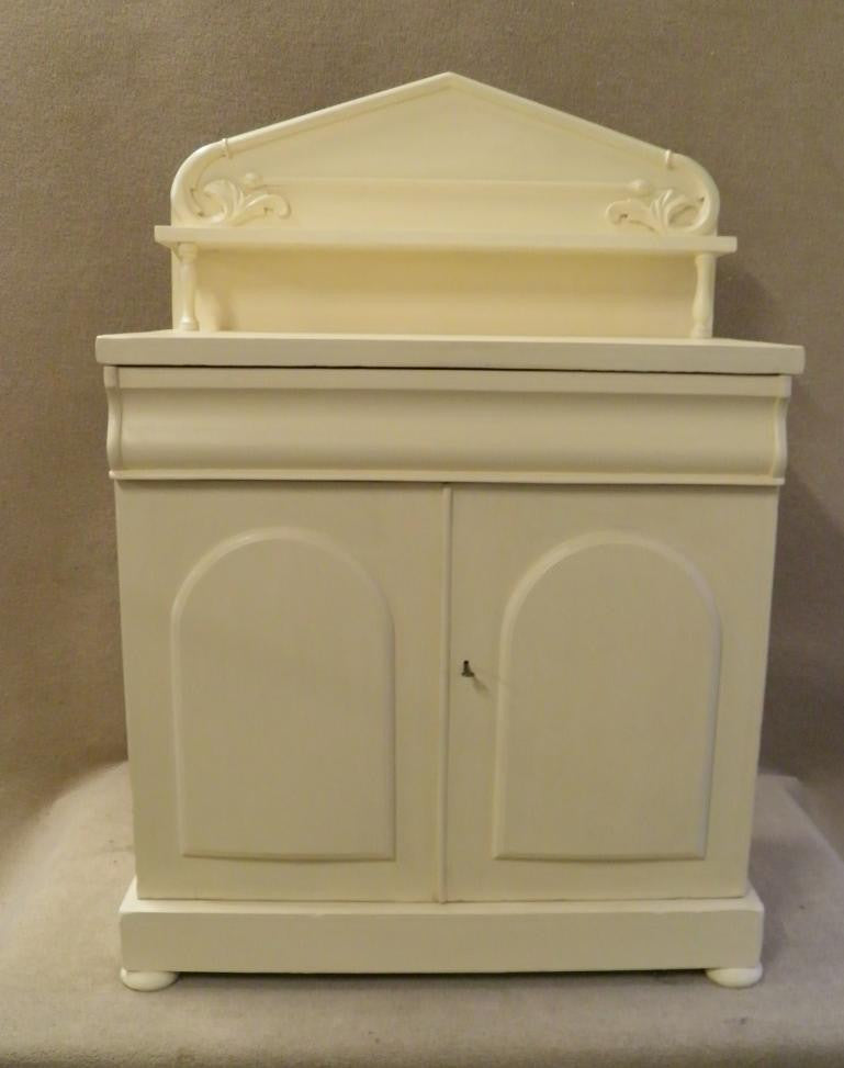 SHABBY CHIC CHIFFONIER / SIDEBOARD
