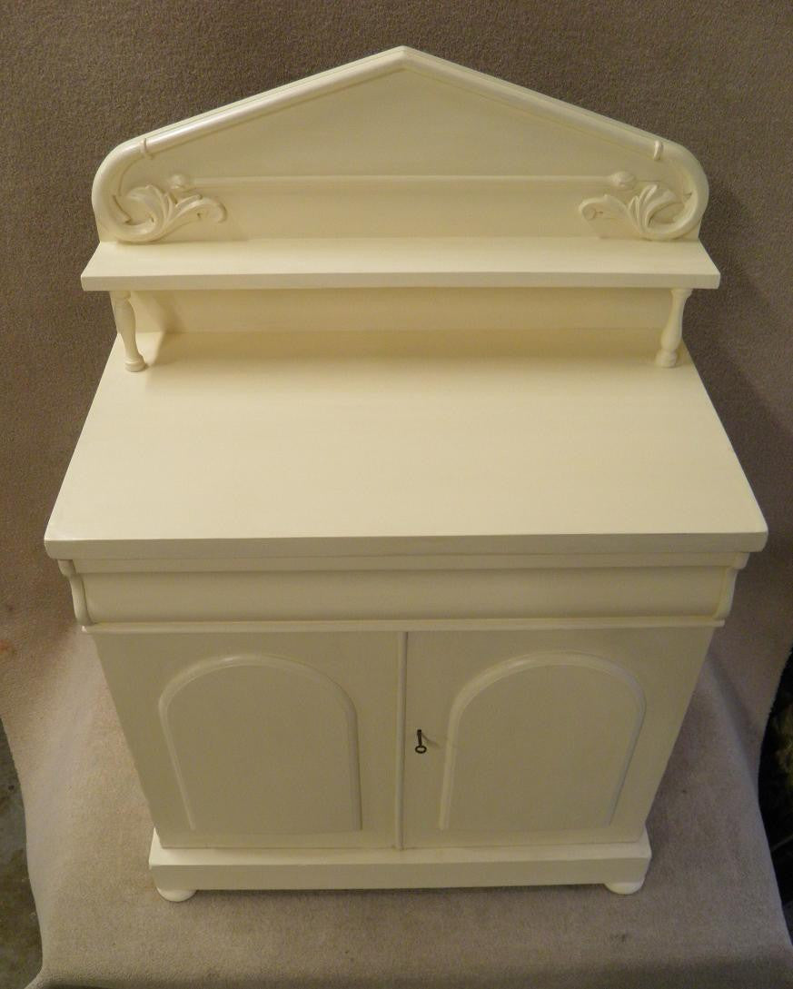 SHABBY CHIC CHIFFONIER / SIDEBOARD