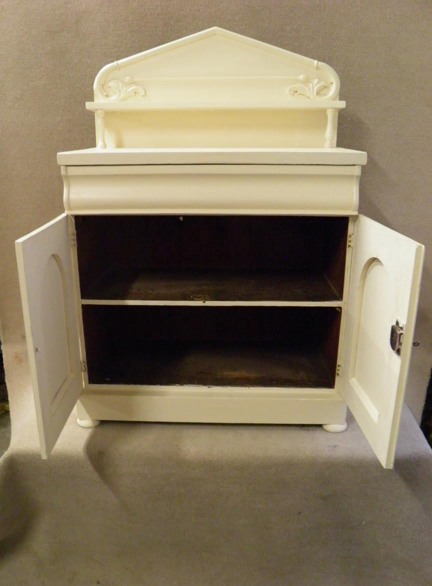 SHABBY CHIC CHIFFONIER / SIDEBOARD