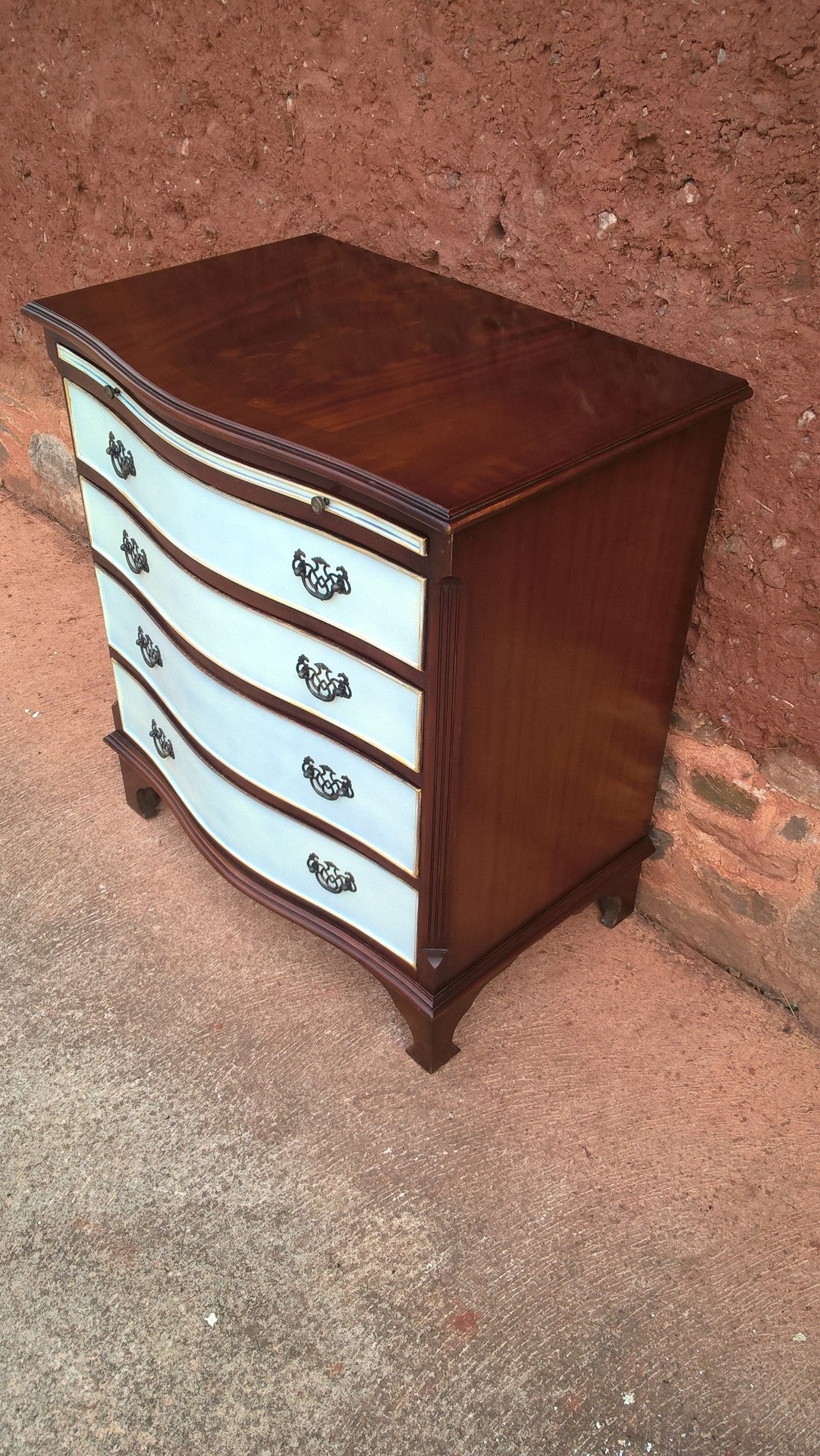 Gorgeous Vintage Chest Of Drawers