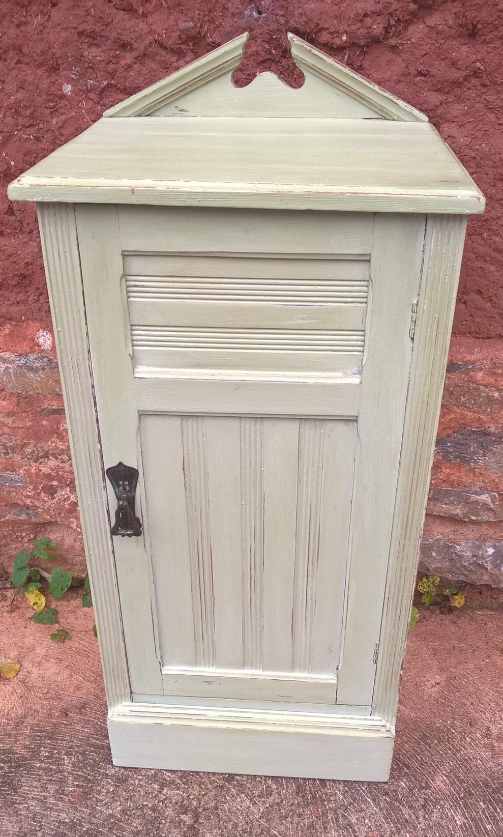 Vintage Shabby Chic Pot Cupboard / Bedside Cabinet