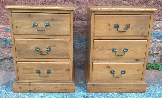 Pair Of Pine Bedside Chests / Good Quality Heavy Pine Bedside Cabinets