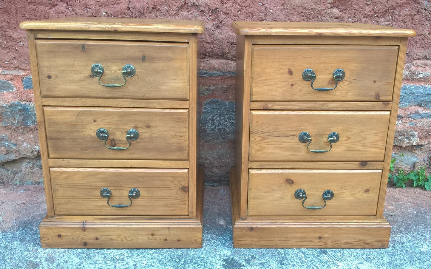 Pair Of Pine Bedside Chests / Good Quality Heavy Pine Bedside Cabinets