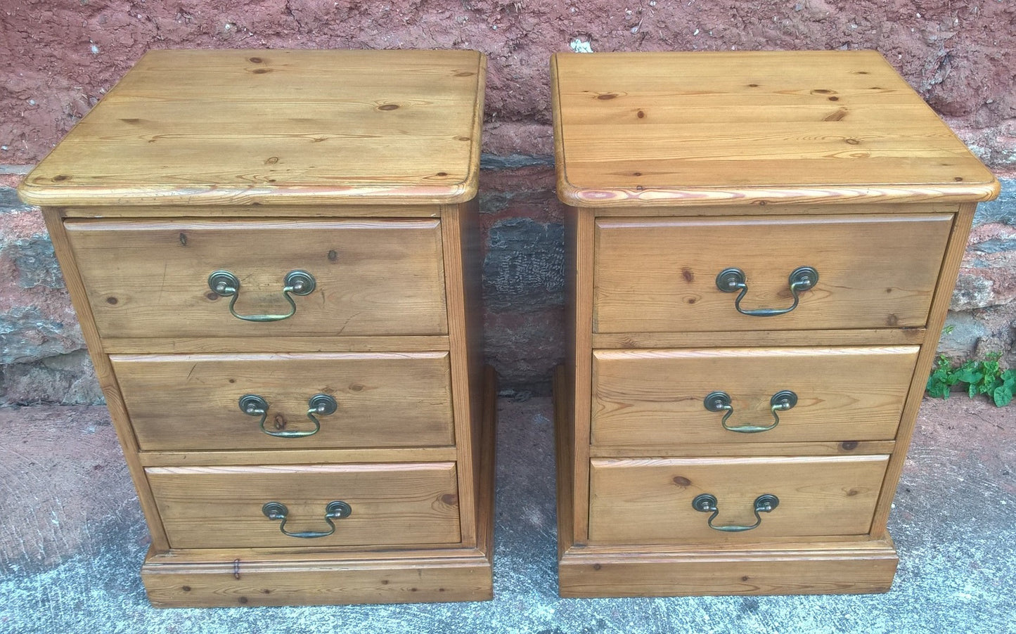 Pair Of Pine Bedside Chests / Good Quality Heavy Pine Bedside Cabinets