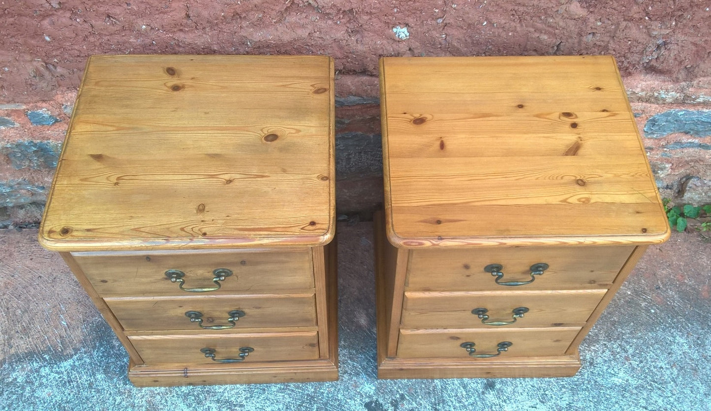 Pair Of Pine Bedside Chests / Good Quality Heavy Pine Bedside Cabinets