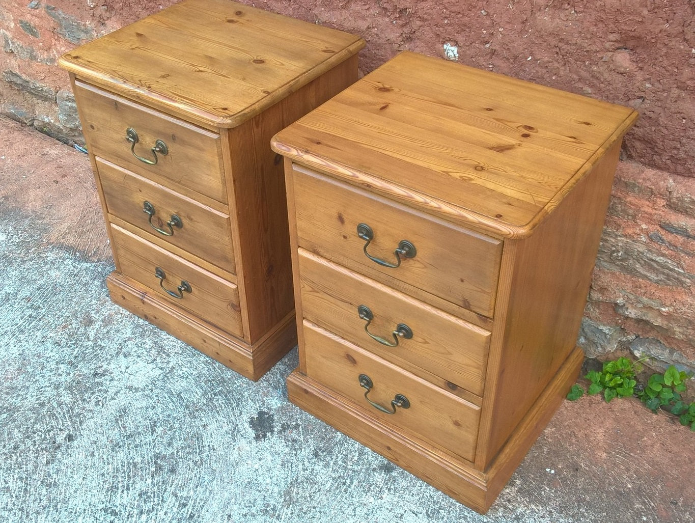 Pair Of Pine Bedside Chests / Good Quality Heavy Pine Bedside Cabinets