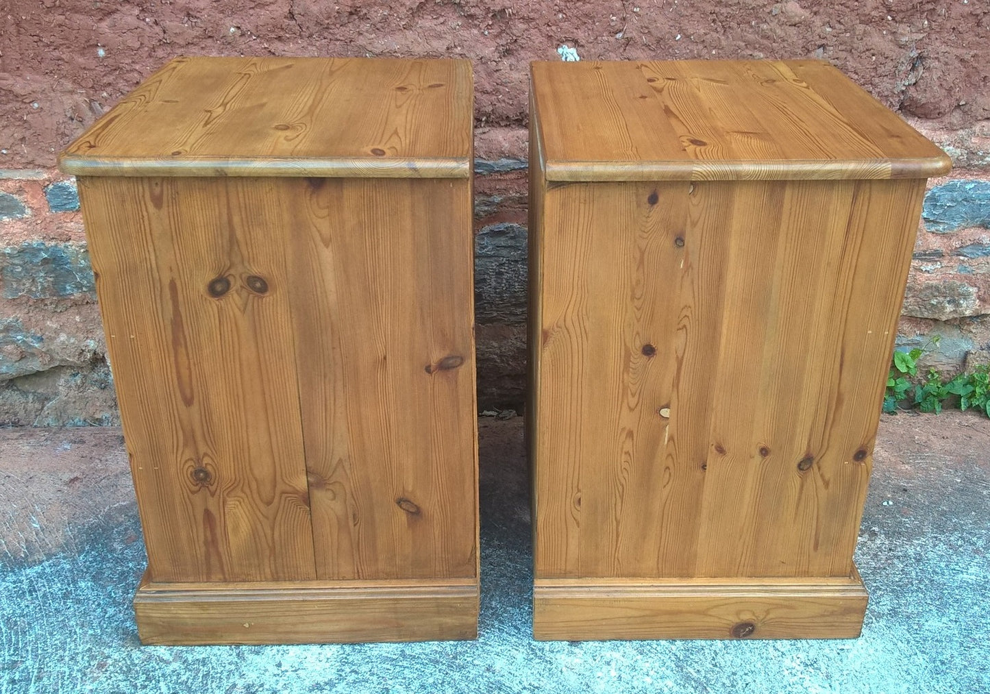Pair Of Pine Bedside Chests / Good Quality Heavy Pine Bedside Cabinets