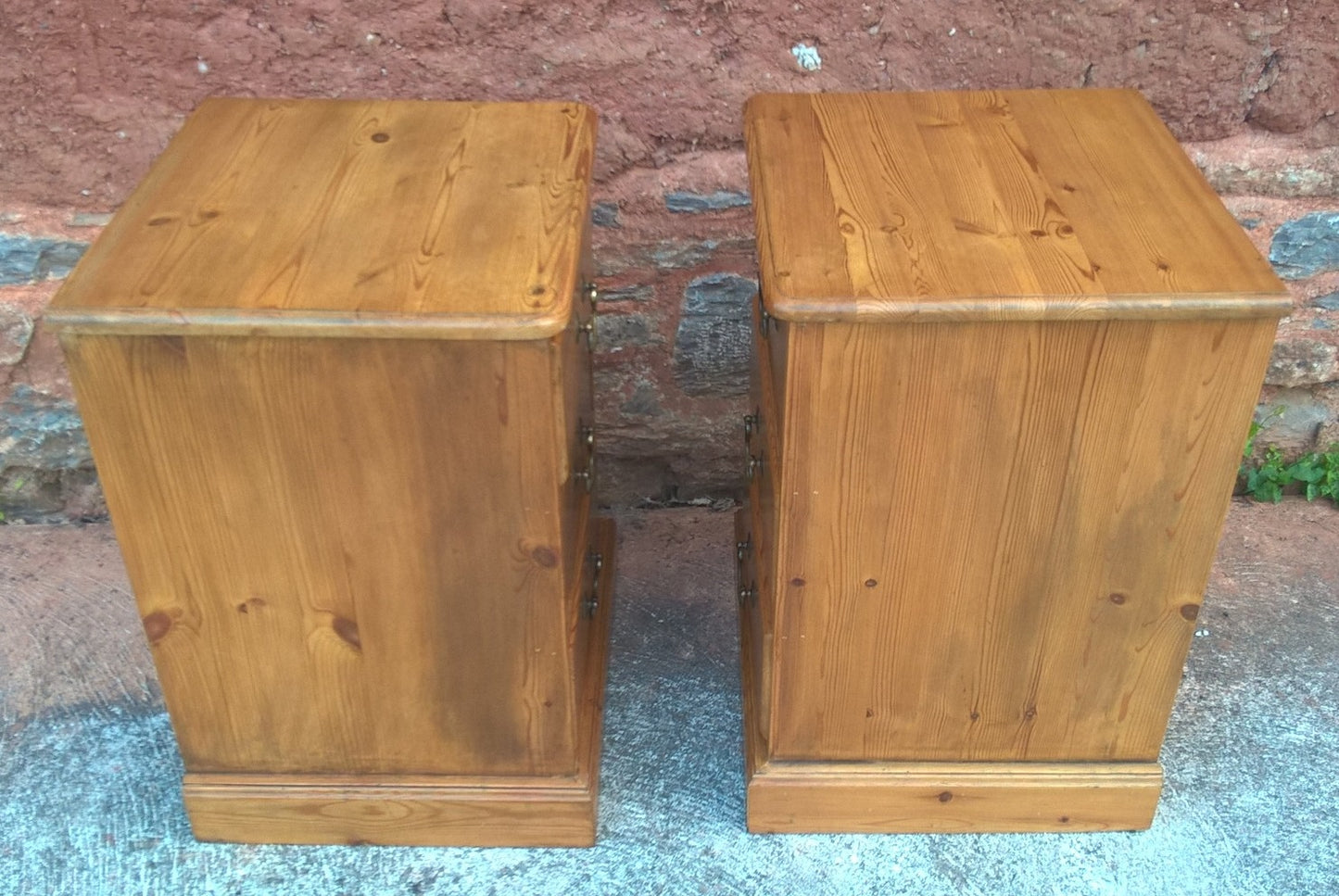 Pair Of Pine Bedside Chests / Good Quality Heavy Pine Bedside Cabinets