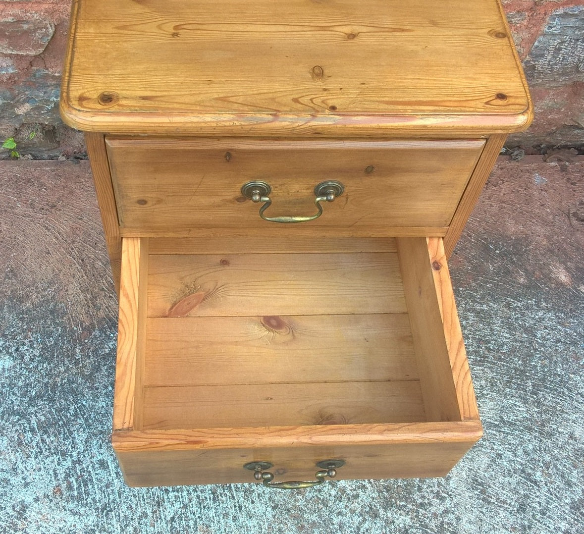 Pair Of Pine Bedside Chests / Good Quality Heavy Pine Bedside Cabinets