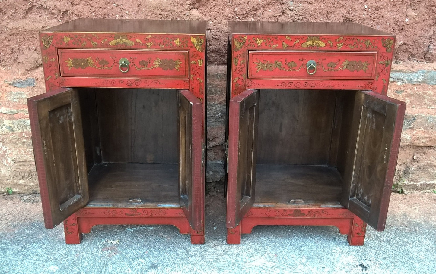 Stunning Pair Of Vintage Oriental Bedside Cabinets - Decorative Lacquered Lamp Tables