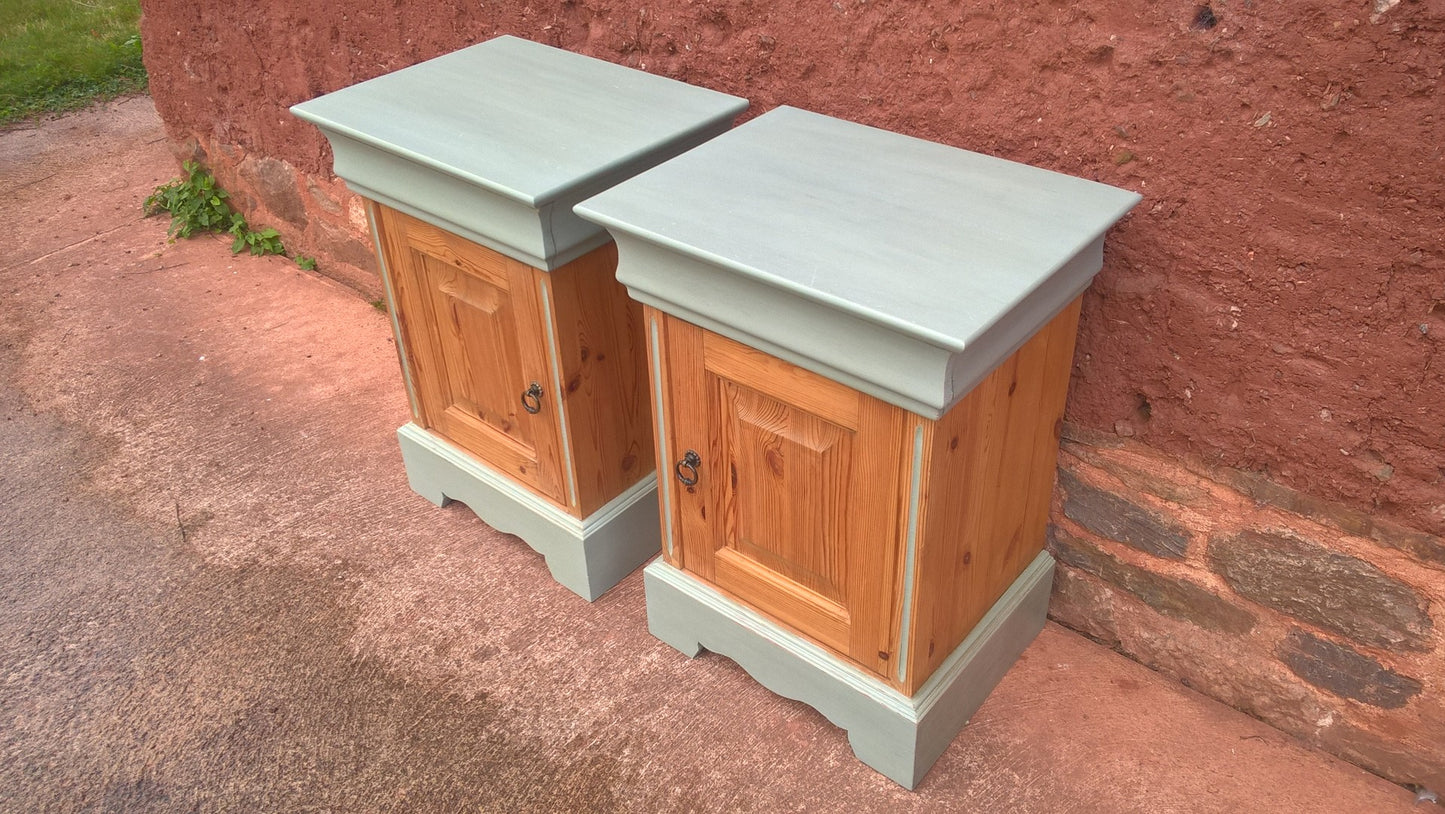 Attractive Pair Of Vintage Bedside Cabinets
