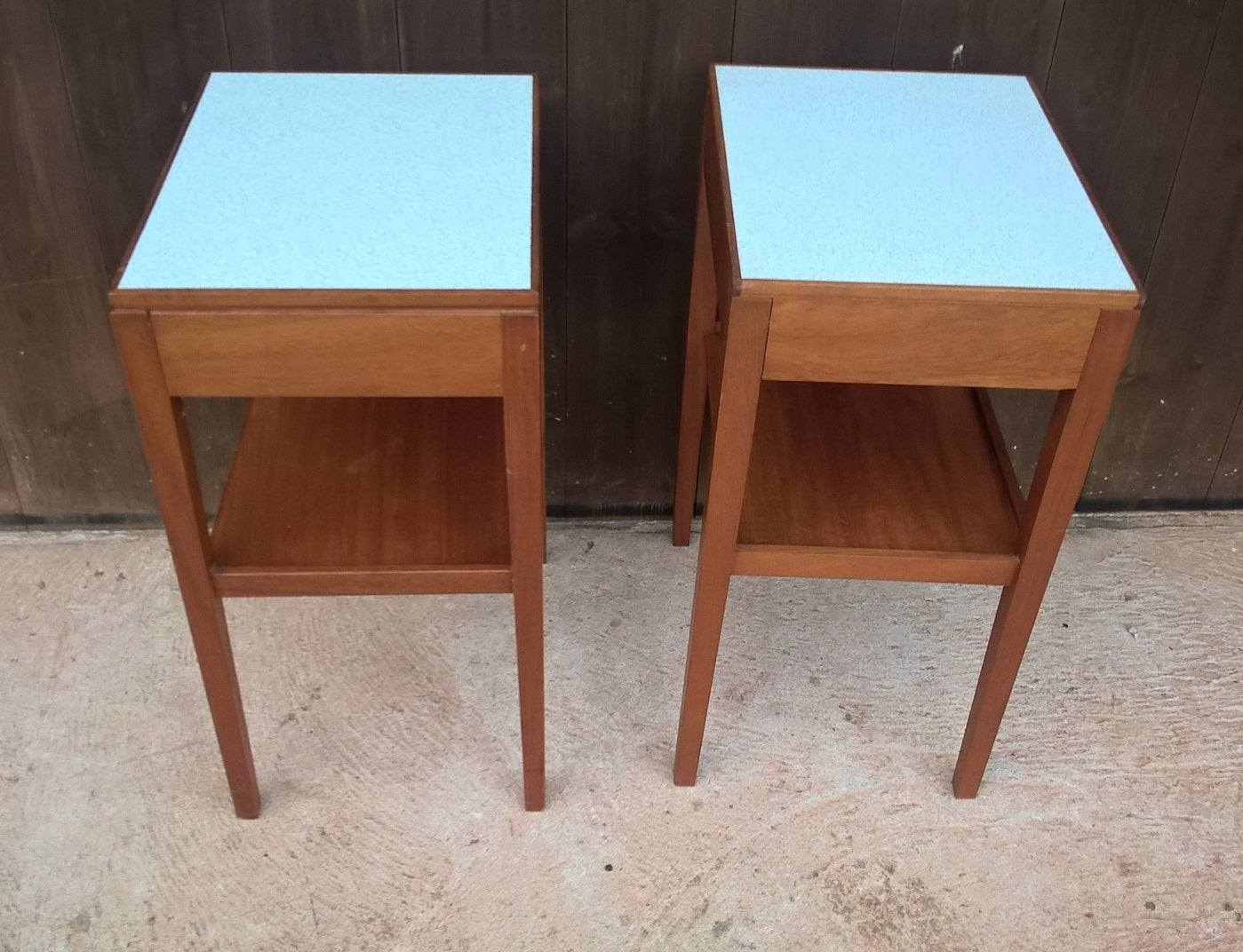A PAIR OF TEAK RETRO BEDSIDE TABLES - RETRO LAMP TABLE