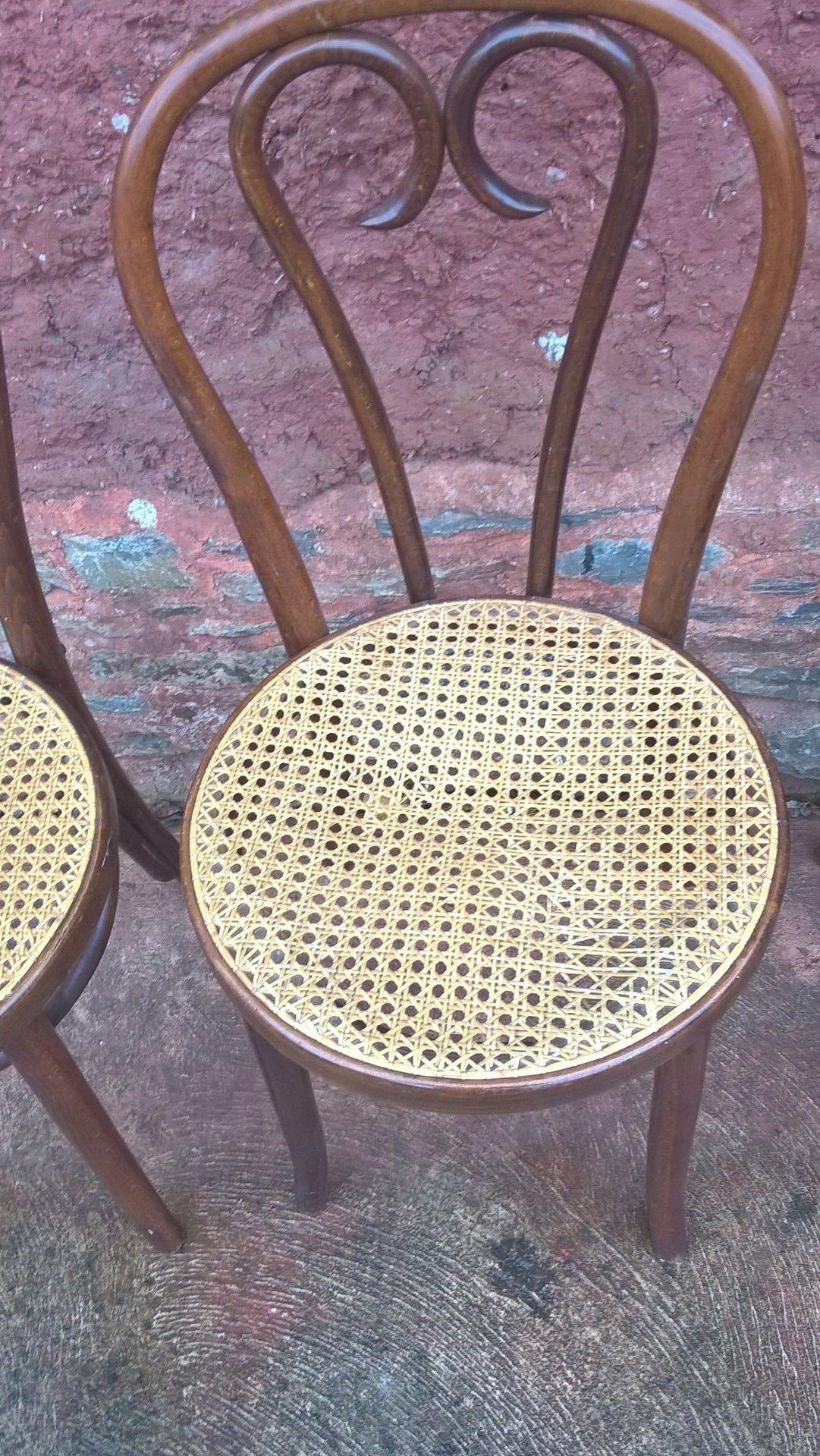 A SET OF FOUR PRETTY BENTWOOD BISTRO CHAIRS / KITCHEN CHAIRS