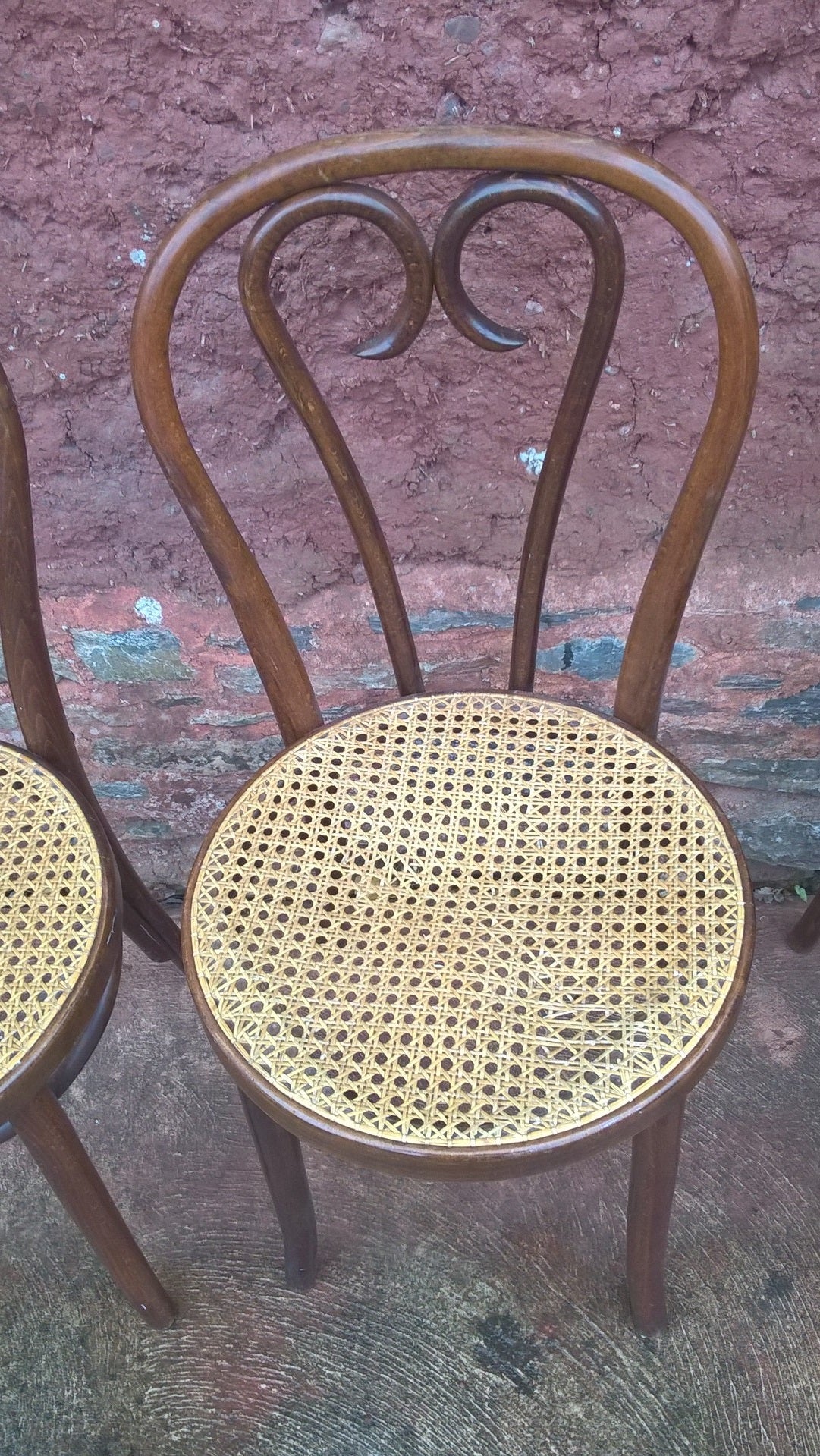 A SET OF FOUR PRETTY BENTWOOD BISTRO CHAIRS / KITCHEN CHAIRS
