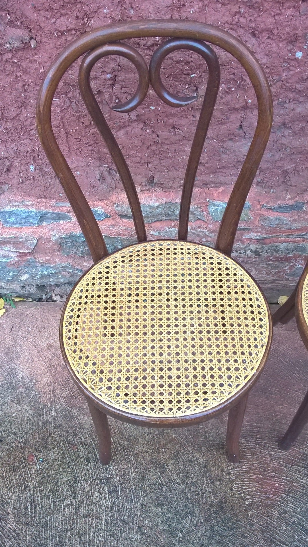 A SET OF FOUR PRETTY BENTWOOD BISTRO CHAIRS / KITCHEN CHAIRS