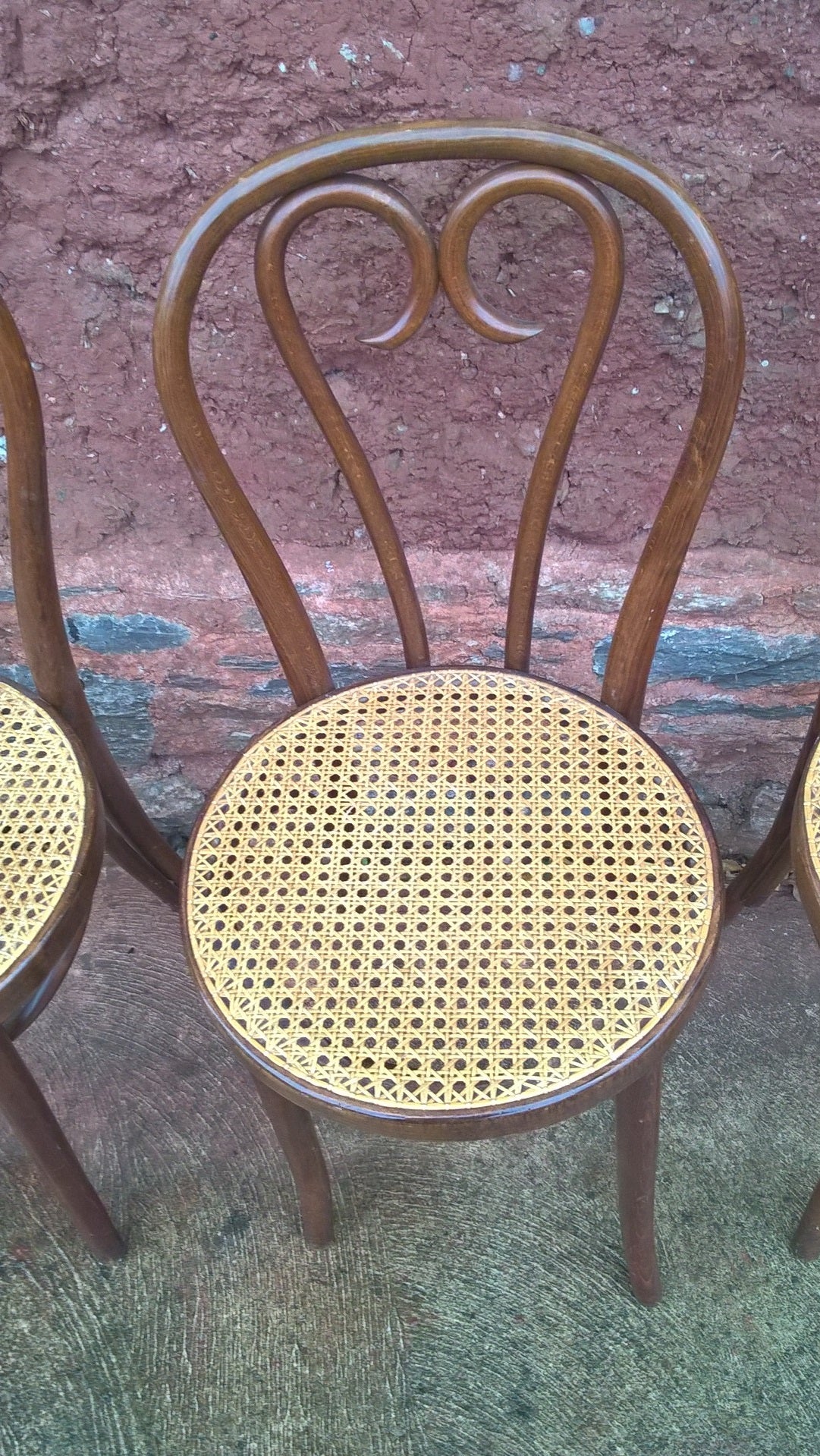 A SET OF FOUR PRETTY BENTWOOD BISTRO CHAIRS / KITCHEN CHAIRS