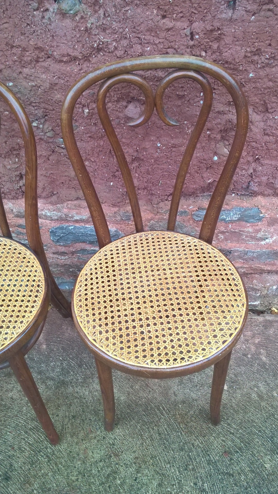 A SET OF FOUR PRETTY BENTWOOD BISTRO CHAIRS / KITCHEN CHAIRS