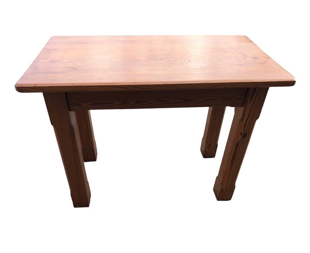 000908....Handsome Gothic Pine Table