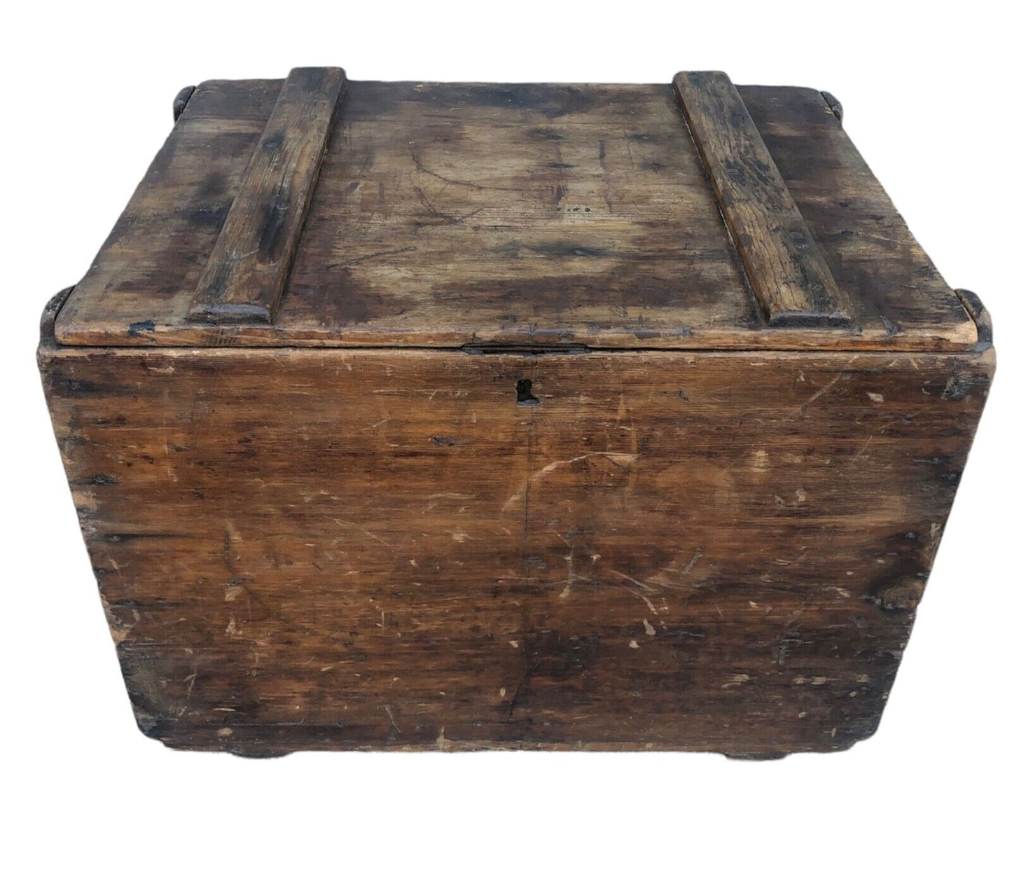 000914....Antique Pine Trunk / Mariners Chest