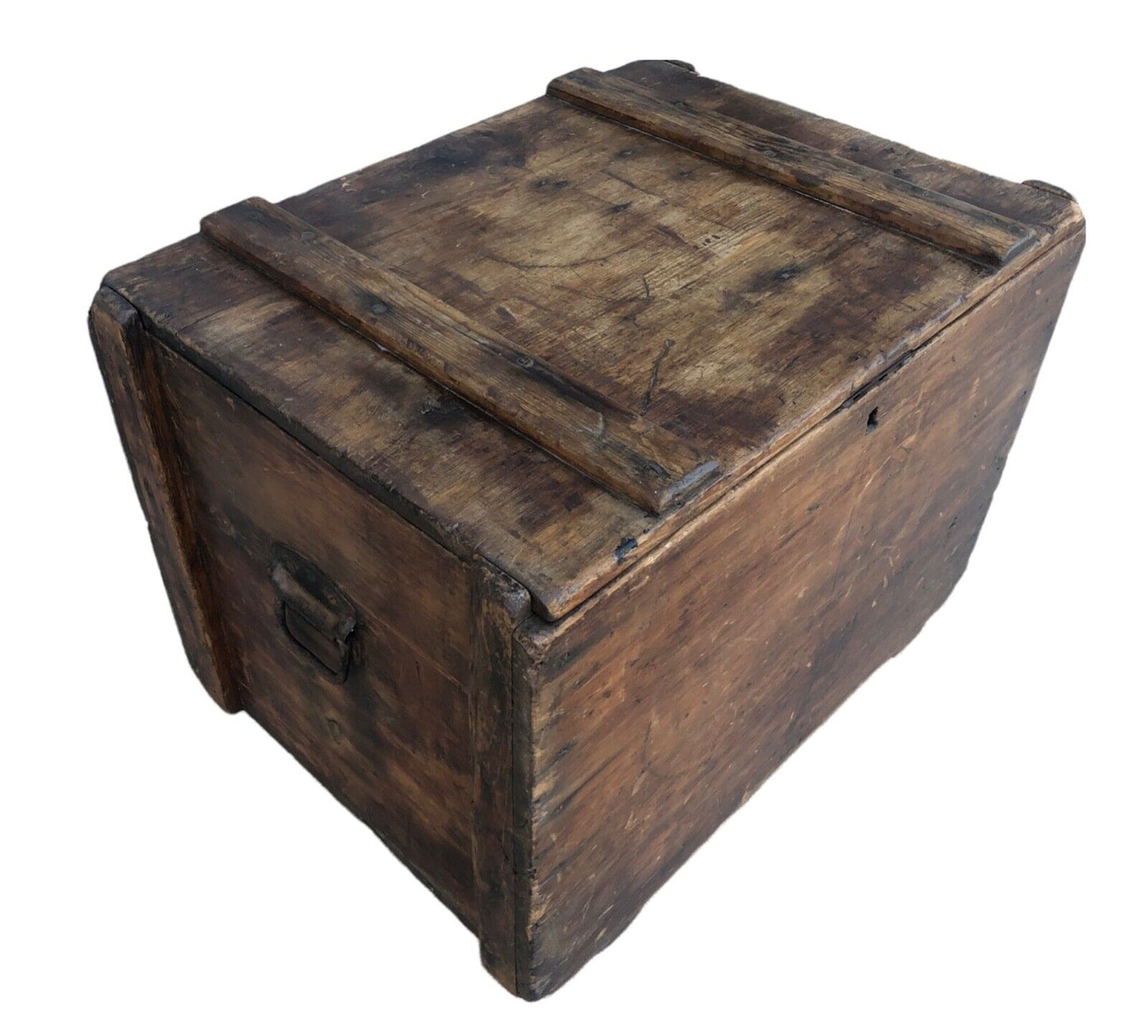 000914....Antique Pine Trunk / Mariners Chest