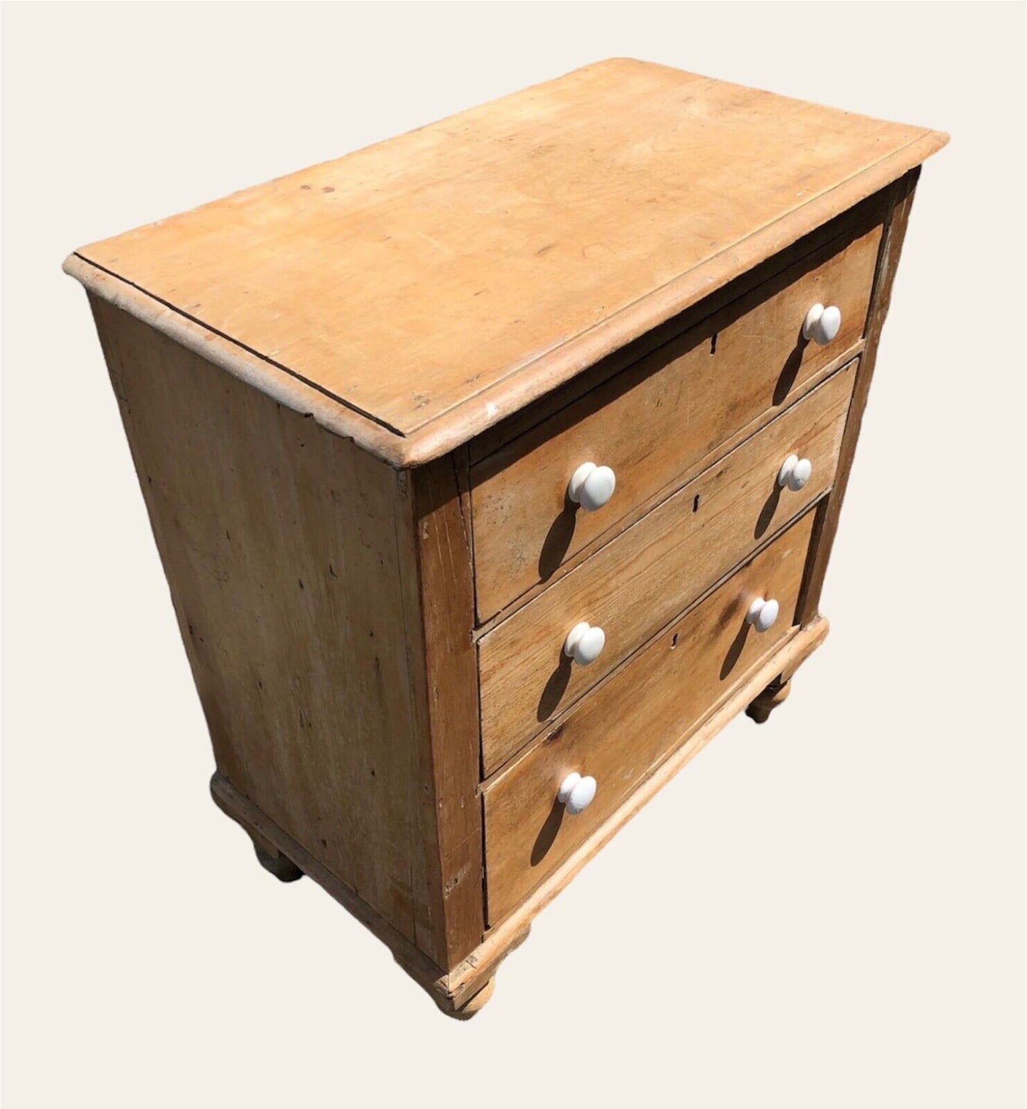 000940....Lovely Small Antique Pine Chest Of Drawers ( sold )