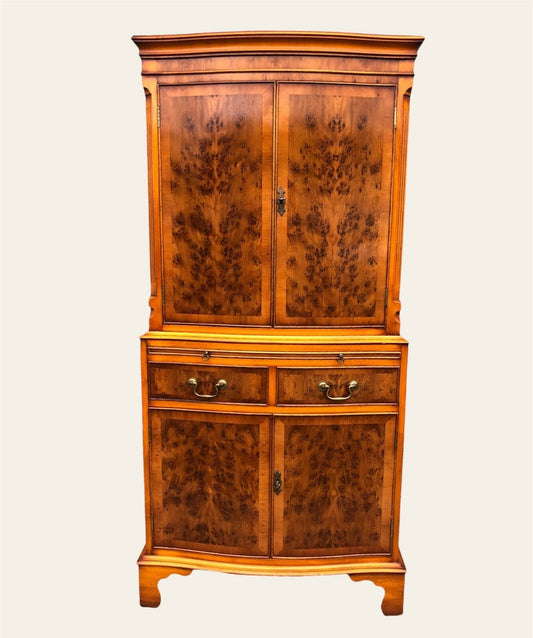 000953....Stunning Vintage Drinks Cabinet ( sold )