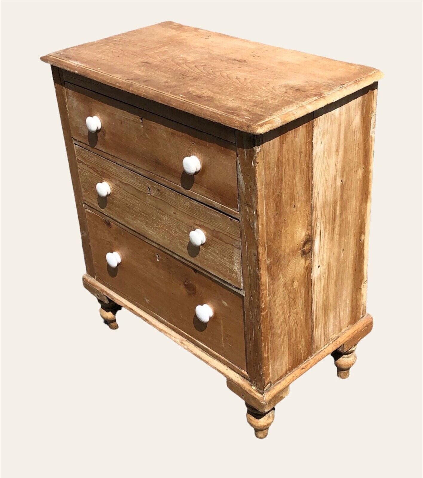 000940....Lovely Small Antique Pine Chest Of Drawers ( sold )