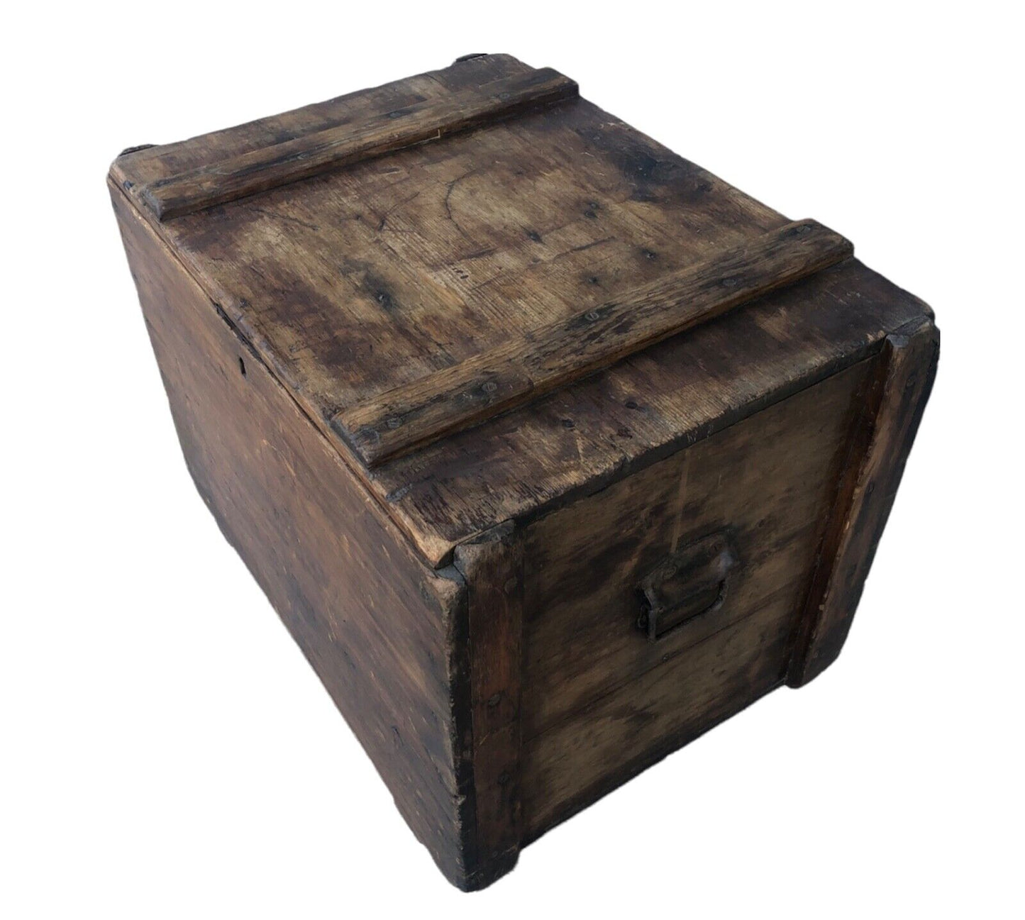 000914....Antique Pine Trunk / Mariners Chest