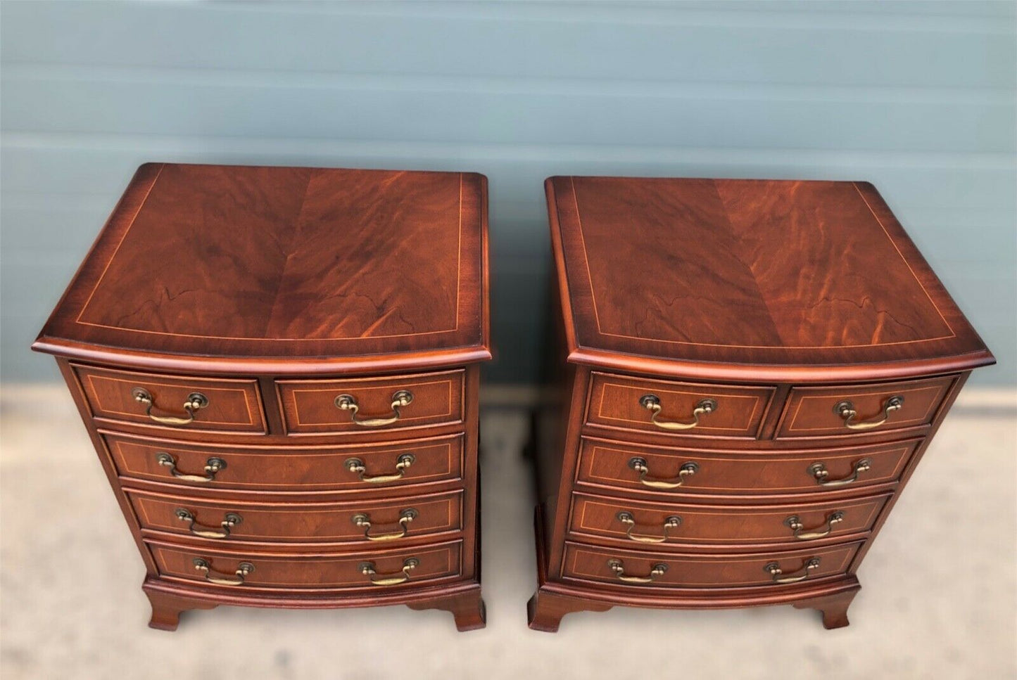 000951....Handsome Pair Vintage Bedside Chests / Small Chests Of Drawers ( sold )