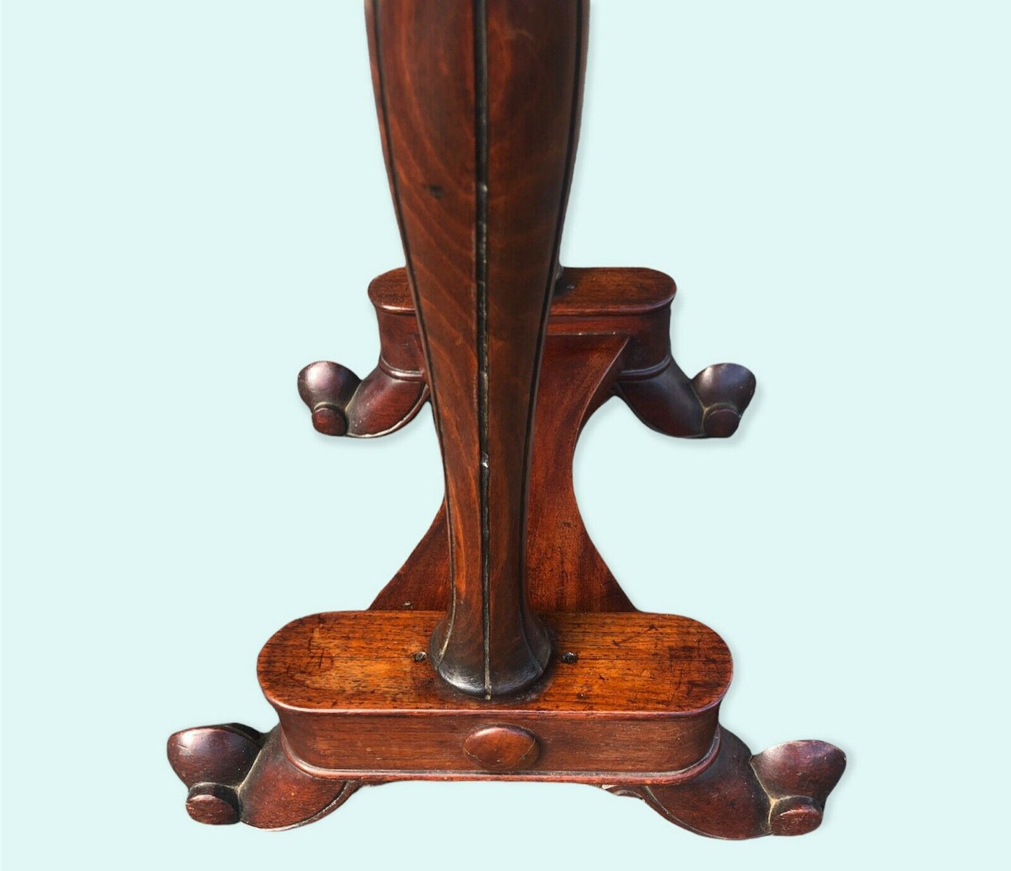 000979.....Antique Mahogany Coffee / Occasional Table