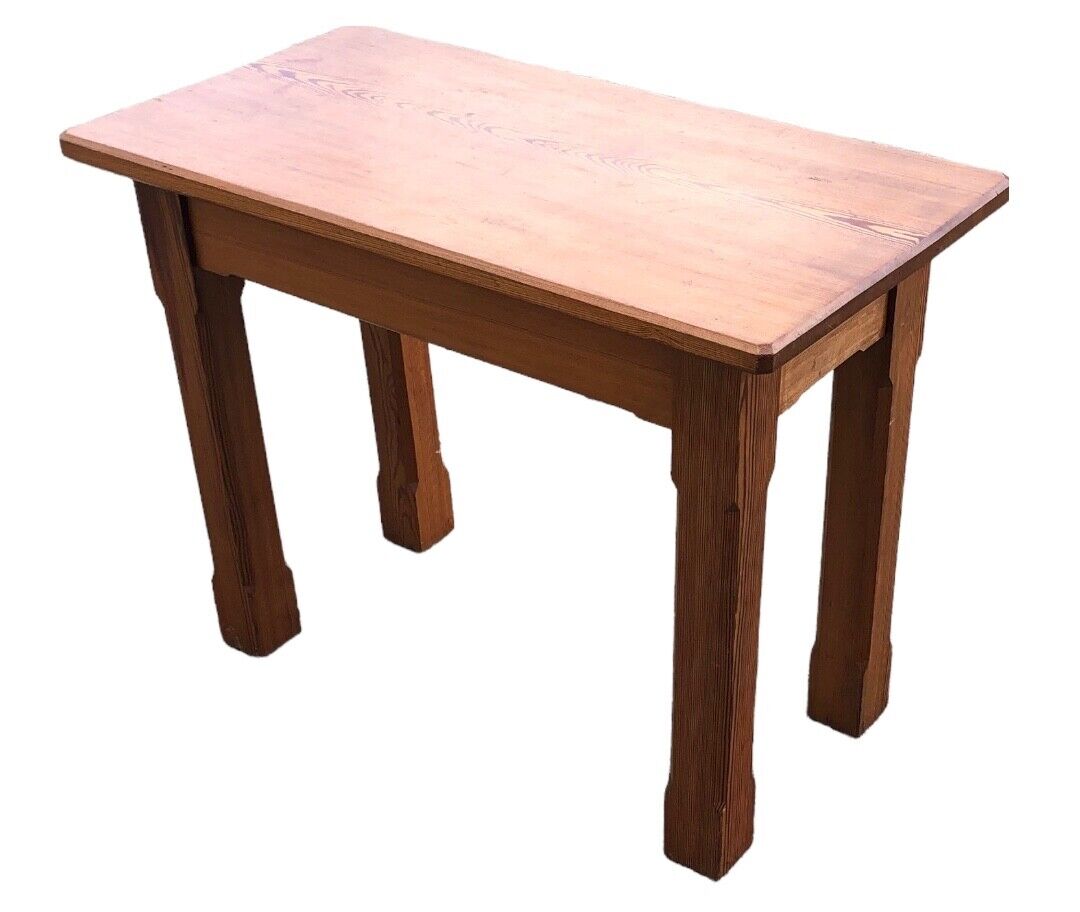 000908....Handsome Gothic Pine Table