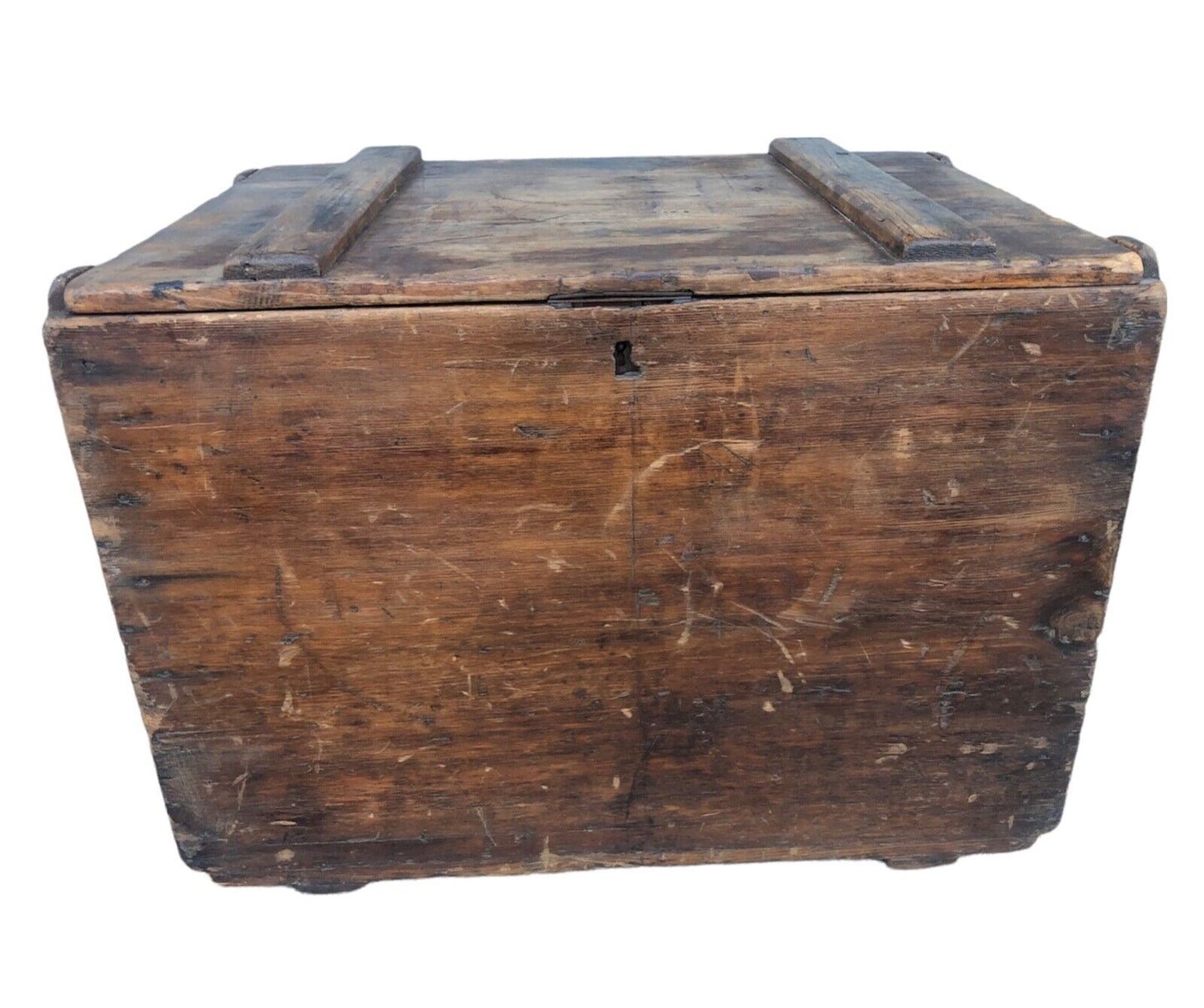 000914....Antique Pine Trunk / Mariners Chest