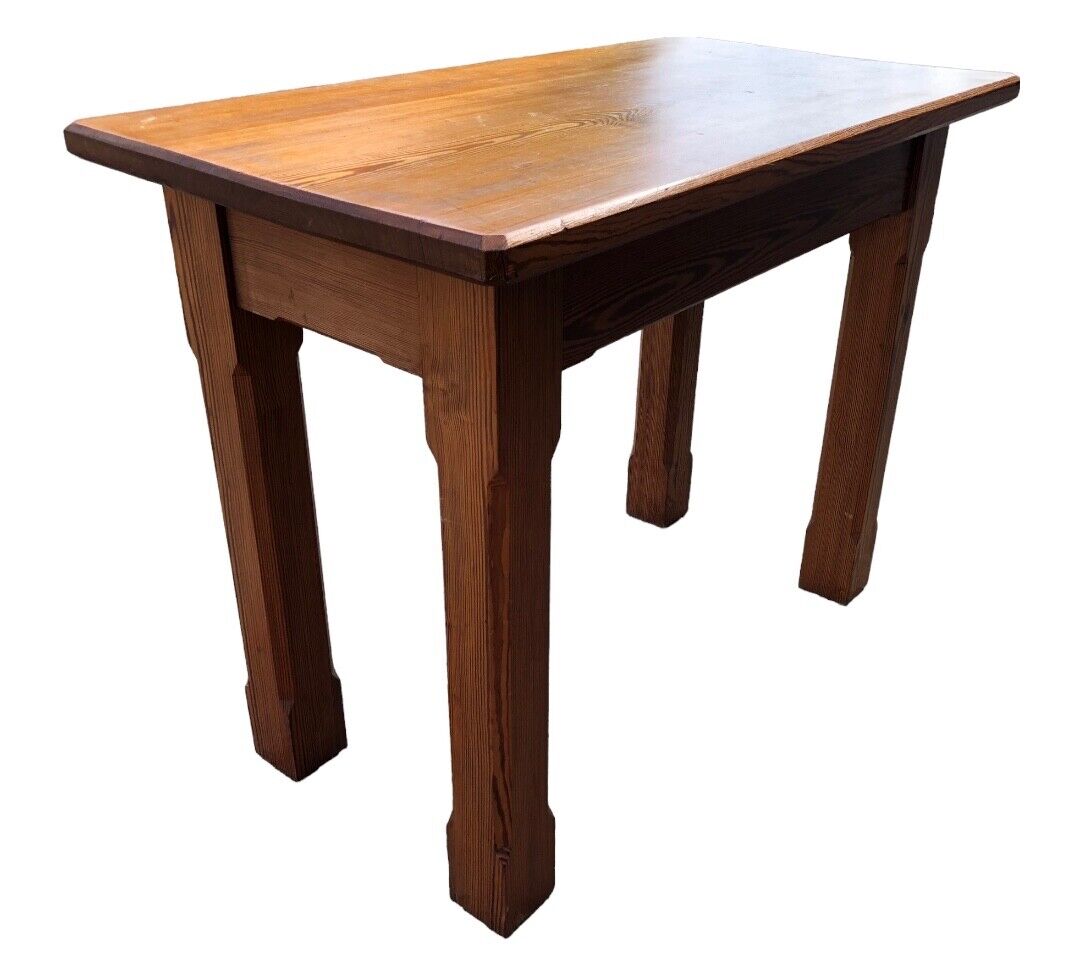 000908....Handsome Gothic Pine Table